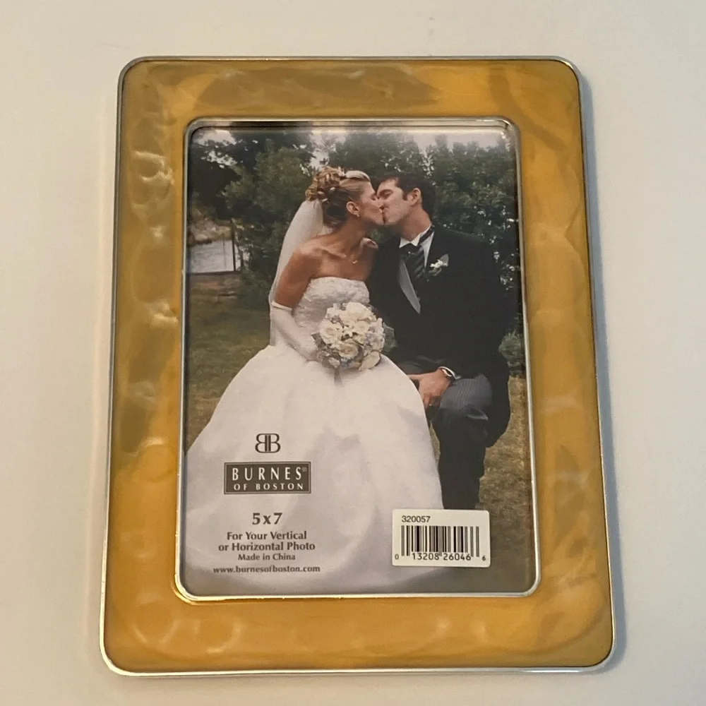 NWT Burnes of Boston 5 x 7 Mother of Pearl Look Frame